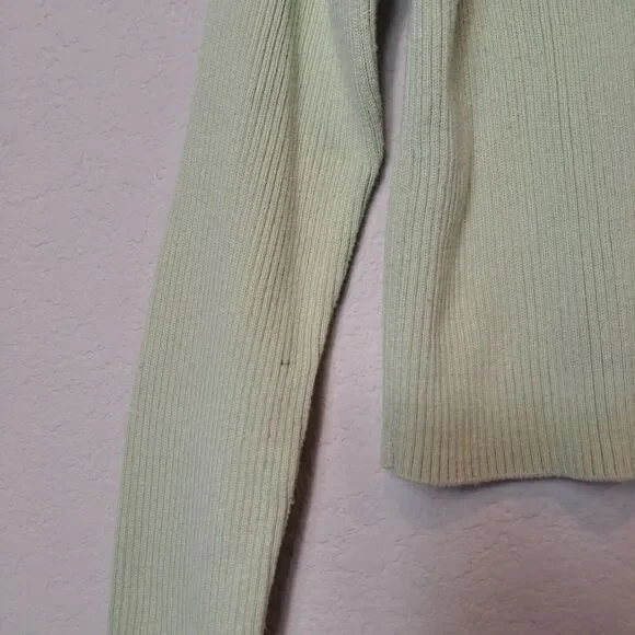 Brandy Melville Women's Sage Green Shannon Cropped Cardigan Sweater Size Small - Picture 4 of 9